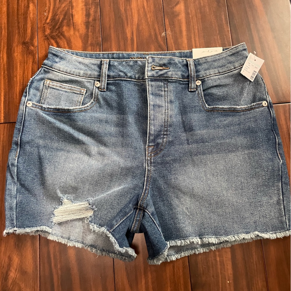 Maurices high rise size 8 distressed jean shorts